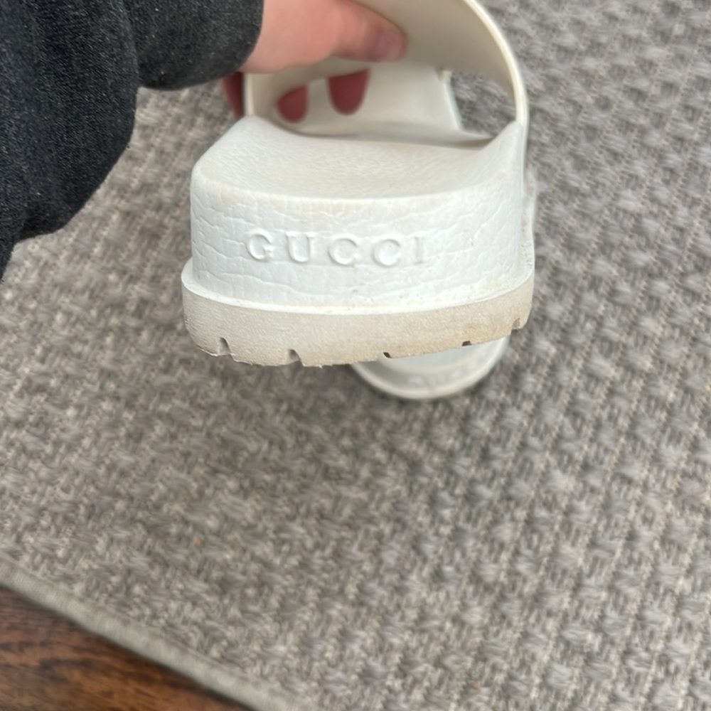 GUCCI SLIDES!💚❤️ - Picture 3 of 4